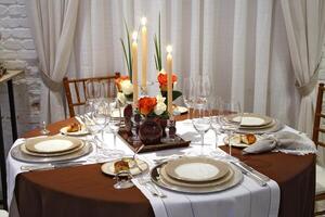 mesa conjunto arriba para formal comida con todas el detalles foto