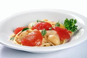 spaghetti al pomodori, with tomatoes, mushrooms and garlic photo