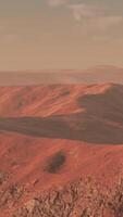 la vue sur les formations rocheuses du désert de wadi rum video