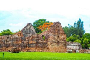 paisaje histórico parque. el antiguo templo ese regalos humanos es situado en de tailandia histórico ciudad. mundo herencia. foto