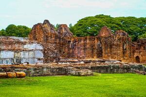 paisaje histórico parque. el antiguo templo ese regalos humanos es situado en de tailandia histórico ciudad. mundo herencia. foto