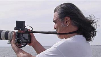 mare spiaggia porto e mare telecamera tiro filmato. video