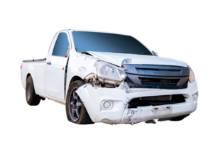 auto Botsing, voorkant en kant visie van wit oppakken auto krijgen moeilijk beschadigd door ongeluk Aan de weg. beschadigd auto's na botsing. geïsoleerd Aan transparant achtergrond, het dossier png