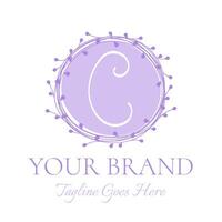 C letra púrpura redondo floral logo vector