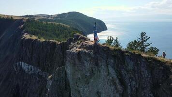 aérien. haute falaises sur Lac Baïkal video