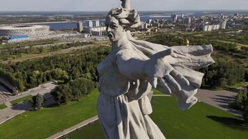 aérien. épique célèbre soviétique sculpture le mère patrie appels video