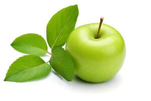 verde manzanas con hojas aislado en blanco antecedentes. archivo contiene recorte camino foto