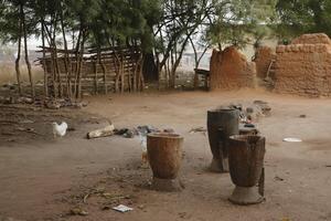 pueblo en el norte de benin con el nombre Kalale. el tribal personas tener su propio idioma y En Vivo desde agricultura. muchos casas son barro casas foto