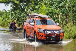 bpbd regional desastre administración agencia coche ese golpear el inundación, Indonesia, 21 febrero 2024. foto