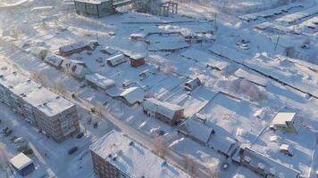 a aéreo Visão do uma cidade coberto dentro neve video