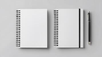 blanco a4 fotorrealista folleto Bosquejo en ligero gris antecedentes. foto