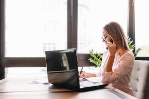 Beautiful business women are sitting to analyze the work plan. Business girl are studying strategies for developing a marketing plan and learning to solve work problems. photo