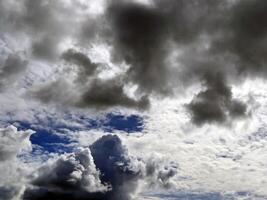 verano nubes en el cielo antecedentes foto