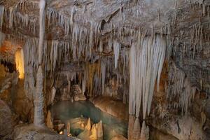 interior de el cuevas de borgo verizzi foto