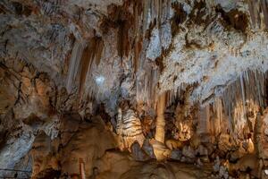 interior de el cuevas de borgo verizzi foto