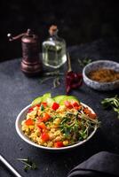 bulgur con garbanzos y vegetales foto