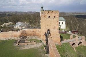 czersk, Polonia - marzo 24, 2024 - Entrada torre y defensivo pared Mazovia duques castillo foto