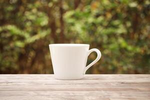 capturar el belleza de un blanco Bosquejo taza, un blanco lona Listo para personalización y creatividad foto