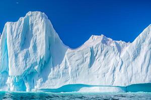 majestuoso hielo acantilados coronado por un frio atmósfera, enmarcado por el hermosa mar y cielo, prestidigitación un armonioso panorama de de la naturaleza glacial grandeza y oceánico esplendor foto