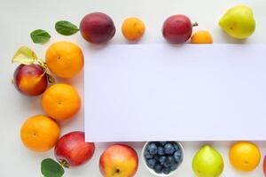 tarjeta y blanco papel Bosquejo armonizado con Fresco fruta, elaboración un visual sinfonía de ingenioso diseño y culinario deleitar, dónde saludable ingredientes unir en un banquete de vibrante imágenes foto