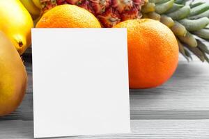 tarjeta y blanco papel Bosquejo armonizado con Fresco fruta, elaboración un visual sinfonía de ingenioso diseño y culinario deleitar, dónde saludable ingredientes unir en un banquete de vibrante imágenes foto