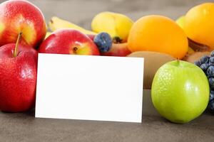 tarjeta y blanco papel Bosquejo armonizado con Fresco fruta, elaboración un visual sinfonía de ingenioso diseño y culinario deleitar, dónde saludable ingredientes unir en un banquete de vibrante imágenes foto