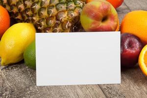 tarjeta y blanco papel Bosquejo armonizado con Fresco fruta, elaboración un visual sinfonía de ingenioso diseño y culinario deleitar, dónde saludable ingredientes unir en un banquete de vibrante imágenes foto