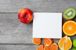 tarjeta y blanco papel Bosquejo armonizado con Fresco fruta, elaboración un visual sinfonía de ingenioso diseño y culinario deleitar, dónde saludable ingredientes unir en un banquete de vibrante imágenes foto