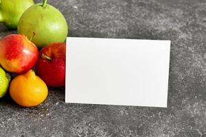 tarjeta y blanco papel Bosquejo armonizado con Fresco fruta, elaboración un visual sinfonía de ingenioso diseño y culinario deleitar, dónde saludable ingredientes unir en un banquete de vibrante imágenes foto