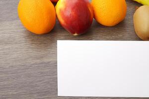 tarjeta y blanco papel Bosquejo armonizado con Fresco fruta, elaboración un visual sinfonía de ingenioso diseño y culinario deleitar, dónde saludable ingredientes unir en un banquete de vibrante imágenes foto