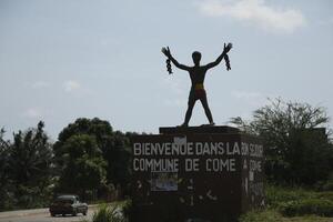 estatua gratis desde esclavitud en benin foto