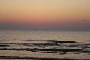 puesta de sol en la playa foto