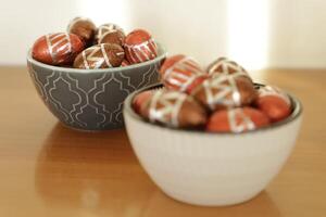 bowl with chocolate easter eggs photo