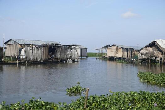 pueblo sobre pilotes aguegues en benin África foto