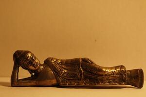 reclining Buddha statue photo