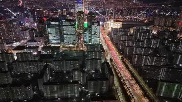 seoel, zuiden Korea - januari 24, 2024. nacht in Seoel verlicht lotte wereld toren symbool van Aziatisch innovatie lotte wereld toren majestueus centraal naar seoel pulserend leven. gloed lotte wereld toren. video