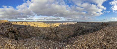 panorámico imagen de el pescado río cañón en Namibia tomado desde el Superior borde de el sur lado foto