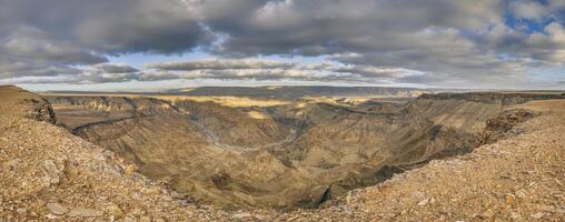 panorámico imagen de el pescado río cañón en Namibia tomado desde el Superior borde de el sur lado foto