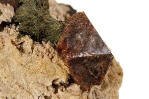 macro Roca circón mineral en blanco antecedentes foto