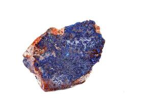 macro mineral Roca malaquita y azurita en contra blanco antecedentes foto