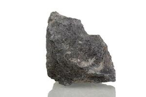 serpentina de piedra mineral macro sobre un fondo blanco foto