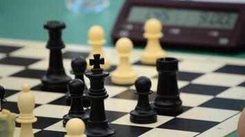 échecs joueurs en jouant une Jeu dans une échecs tournoi video