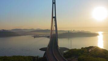 russo ponte a partir de a continente para a russo ilha dentro a mar do Japão video