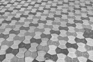 el textura de un Roca antiguo pavimento con un perspectiva. negro y blanco. foto