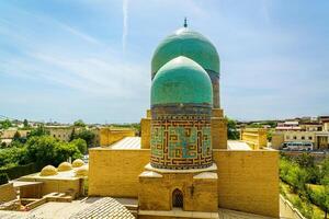 el antiguo mausoleo de shakh-i-zinda, el tumba de vivo rey, durante el reinado de amir temur en samarcanda. foto