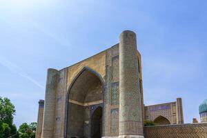 bibi-khanym mezquita en samarcanda, uzbekistán foto