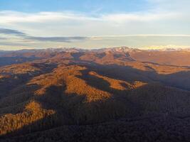 montar akhún torre ofertas maravilloso puntos de vista de montañas y otoño paisaje. foto