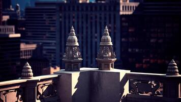 capturar a deslumbrante panorama do cidade telhados a partir de a vantagem ponto video