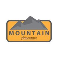 montaña logo diseño. aventura. al aire libre excursionismo aventuras icono colocar. diseño vector