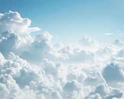 paisaje de nubes de cúmulos en el cielo azul foto